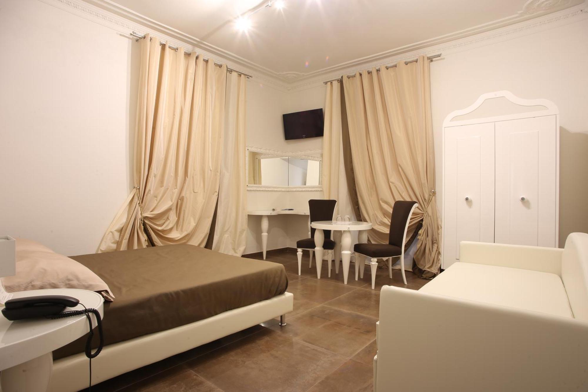 Junior Suite with Spa Bath,770053402:JPEG